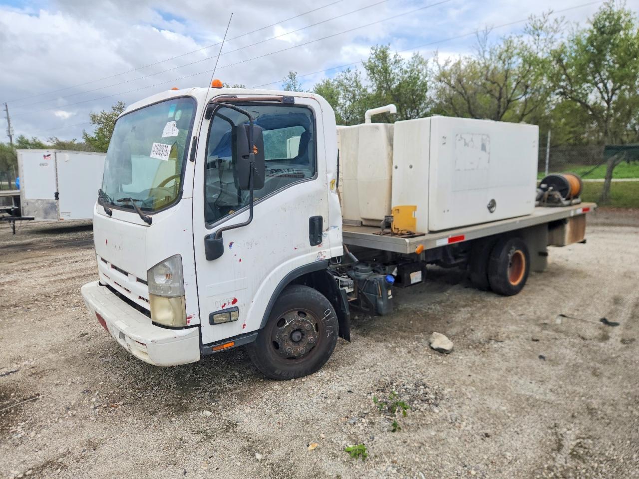 2011 Isuzu Npr - Flat Bed Truck - Image 2
