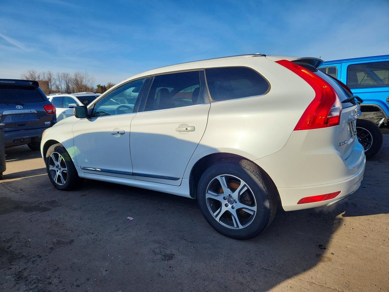 2015 Volvo Xc60 T6 Platinum - Image 2