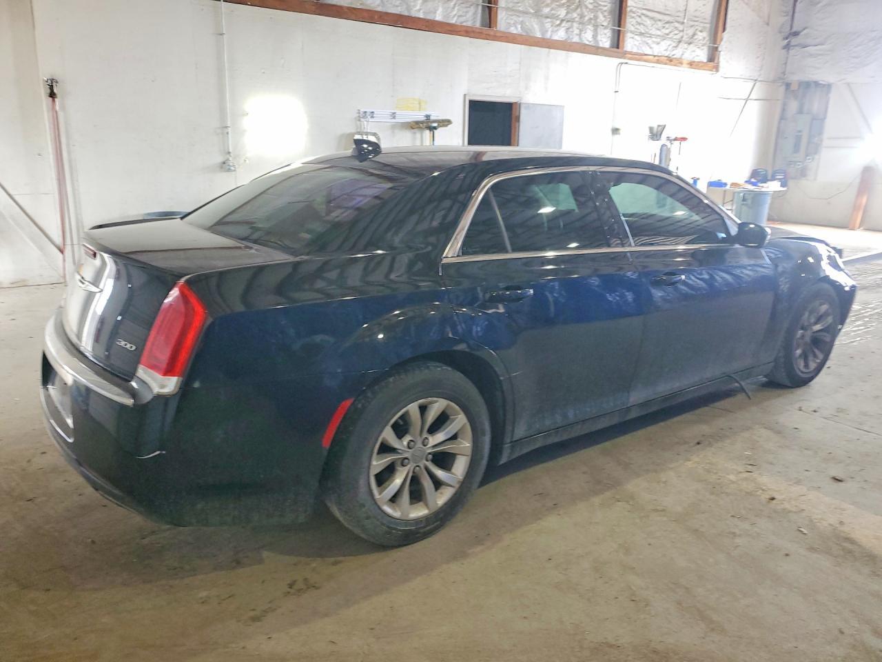 2015 Chrysler 300 Limited - Фото 3