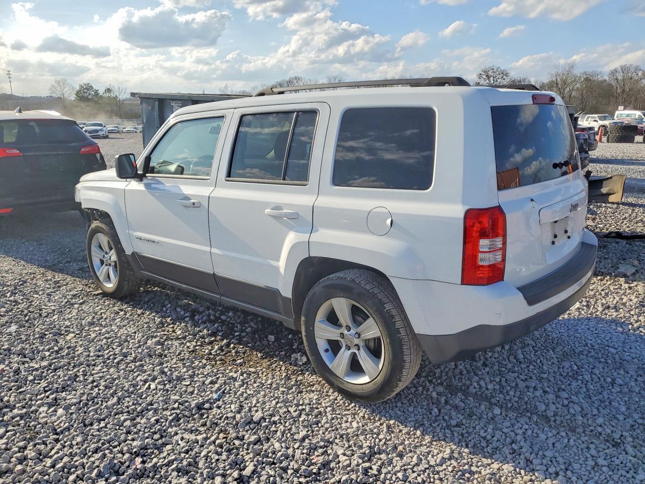 2015 Jeep Patriot Latitude - Фото 2