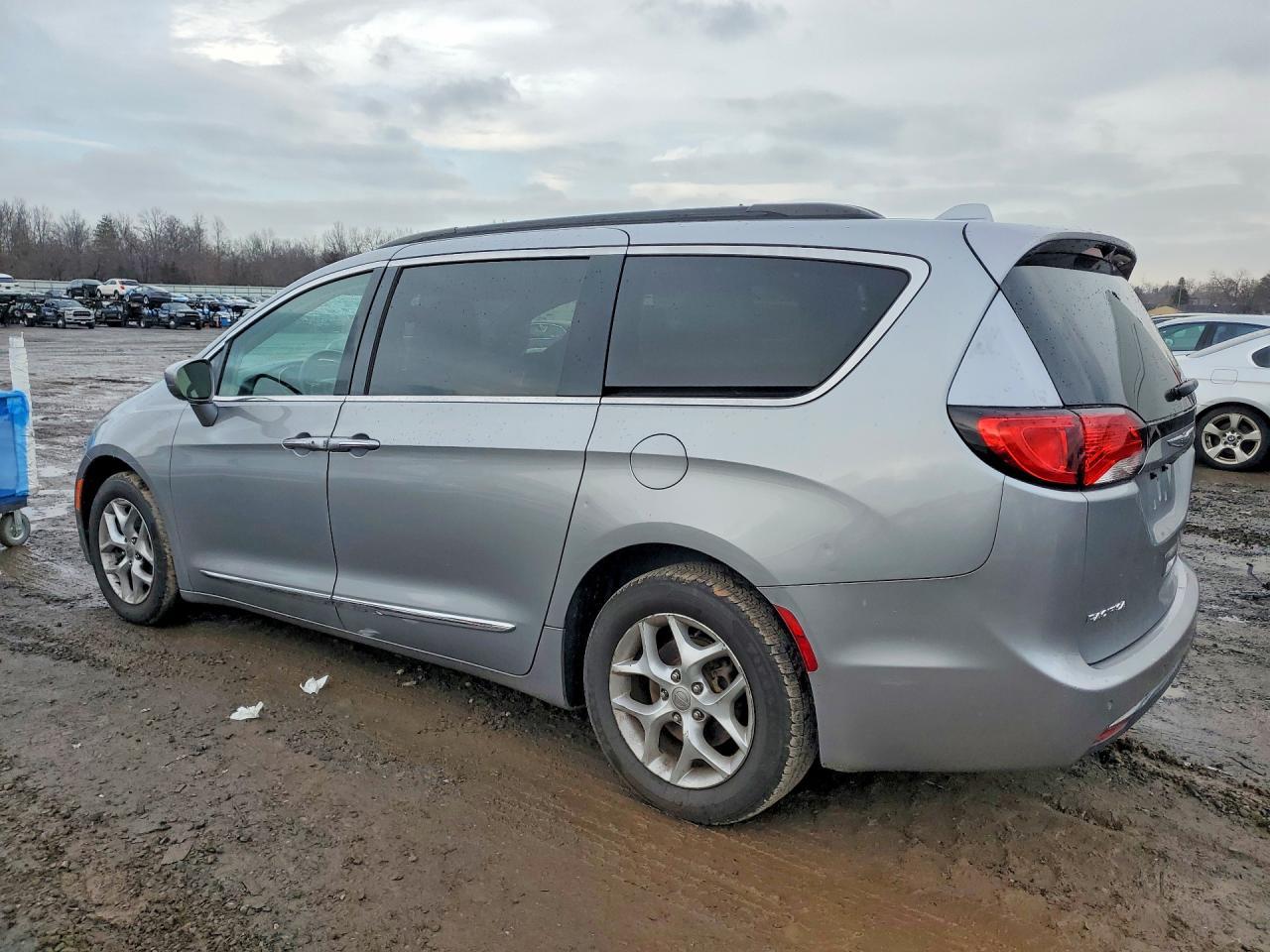 2017 Chrysler Pacifica Touring L - Фото 2