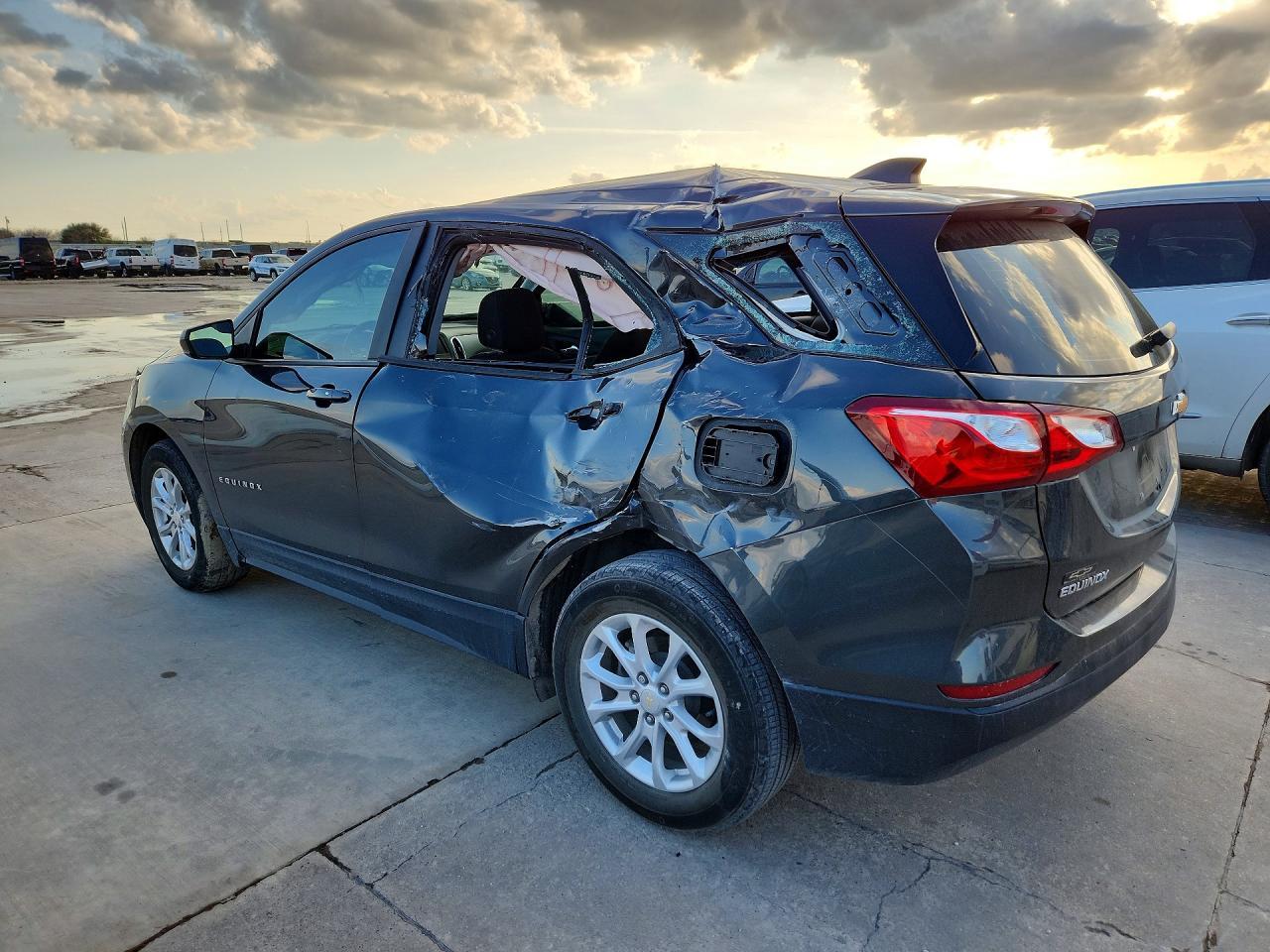 2020 Chevrolet Equinox Ls - Фото 2