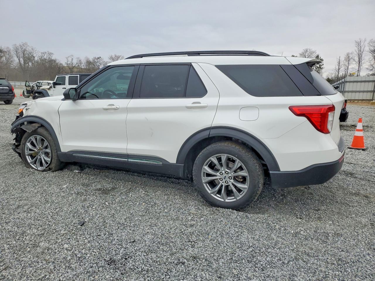 2022 Ford Explorer Xlt - Фото 2