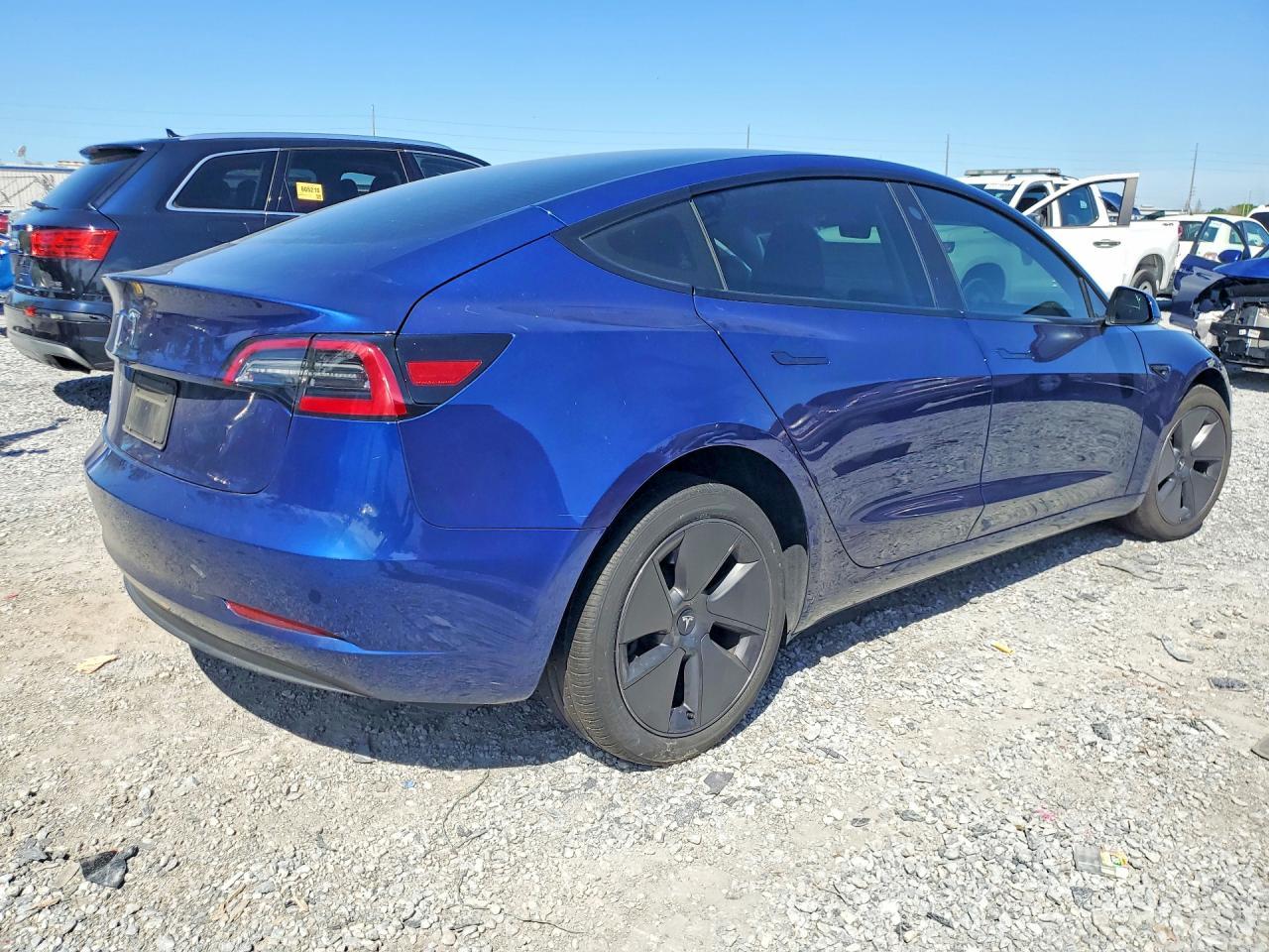 2023 Tesla Model 3 - Фото 3