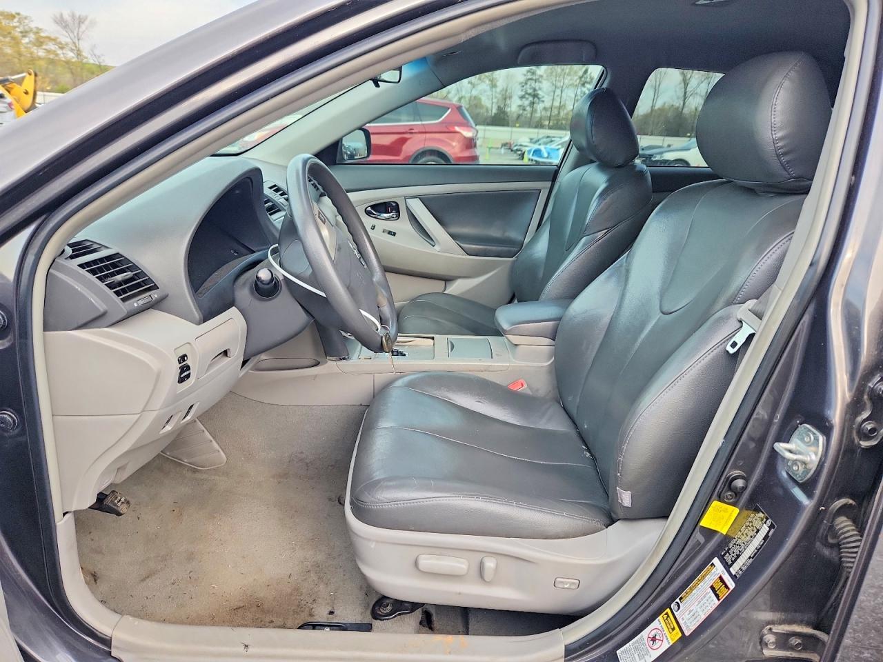 2011 Toyota Camry Le - Image 7