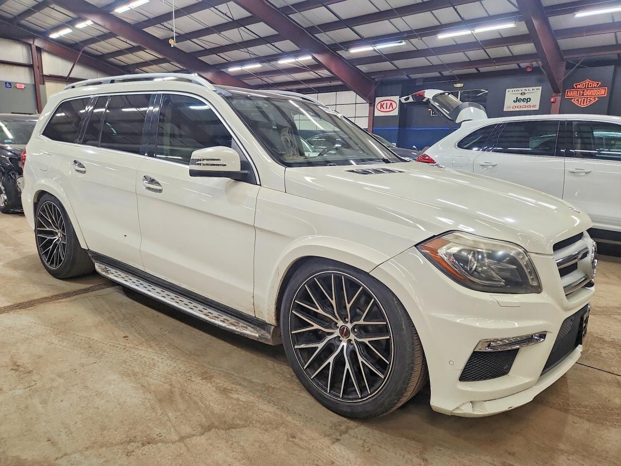 2013 Mercedes-Benz Gl 550 4Matic - Image 4