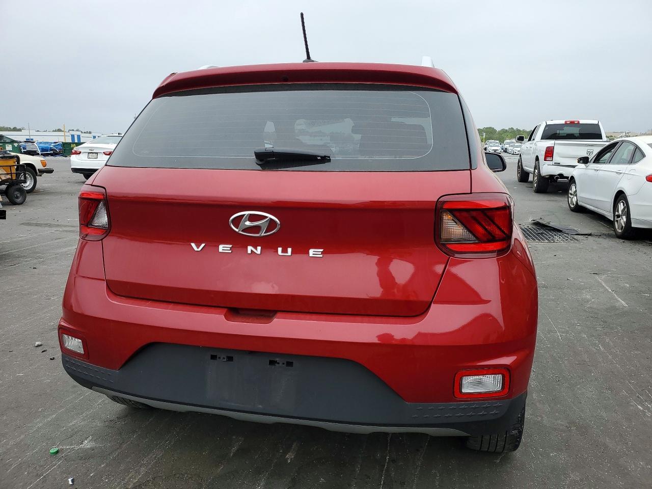 2023 Hyundai Venue Sel - Image 6