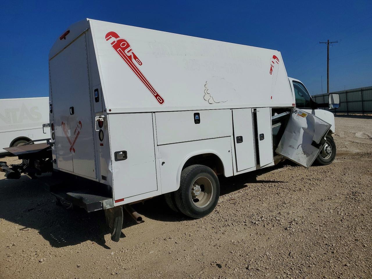 2014 Chevrolet Express Utility / Service Truck - Image 3