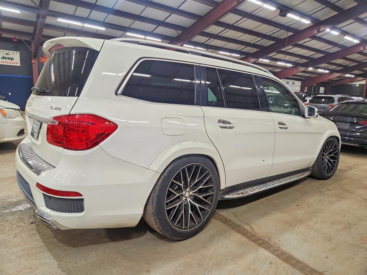 2013 Mercedes-Benz Gl 550 4Matic - Image 3
