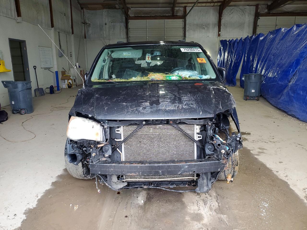 2012 Chrysler Town & Country Touring - Image 5