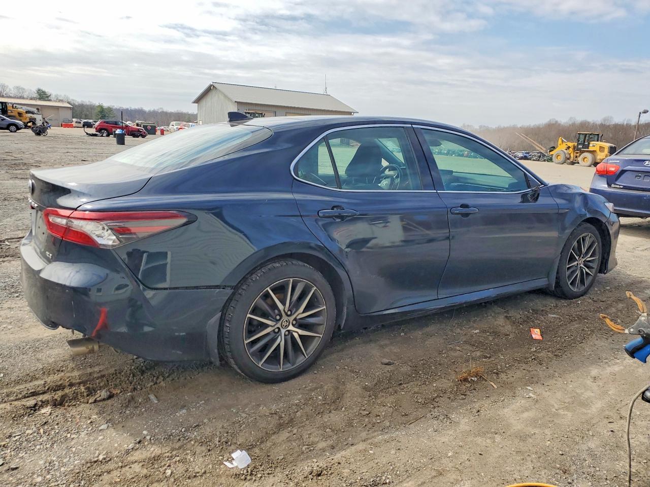 2021 Toyota Camry Xle - Фото 3