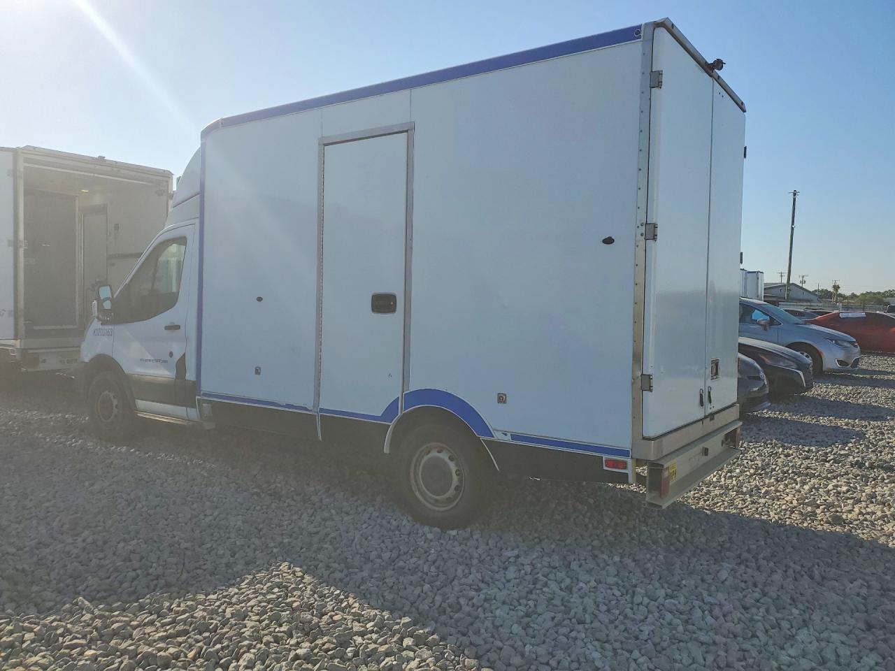 2020 Ford Transit Delivery Truck - Фото 2