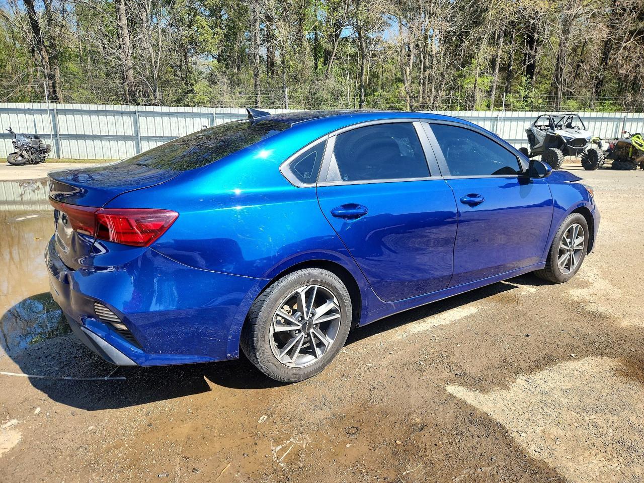 2022 Kia Forte Lxs - Фото 3
