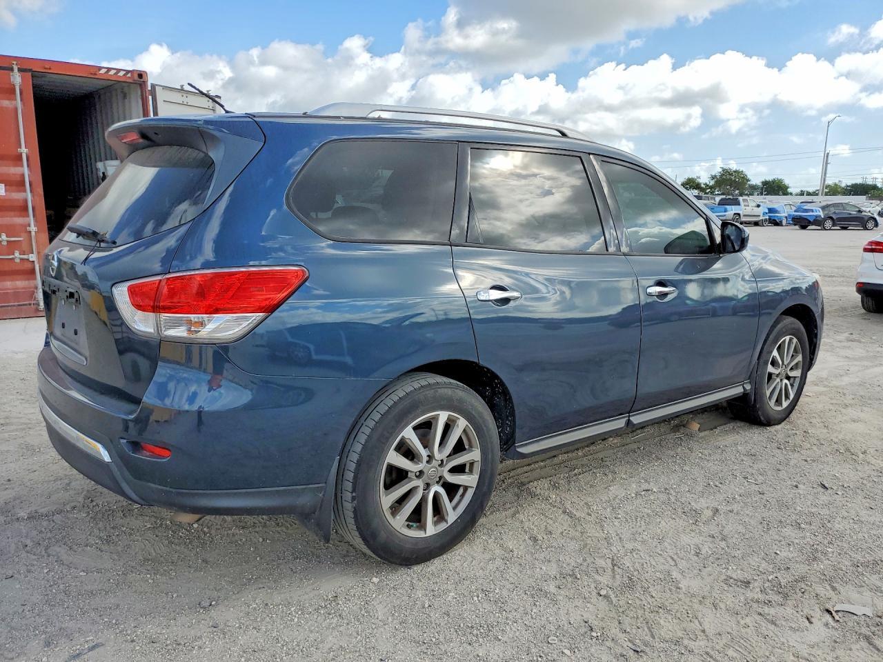 2015 Nissan Pathfinder S - Фото 3