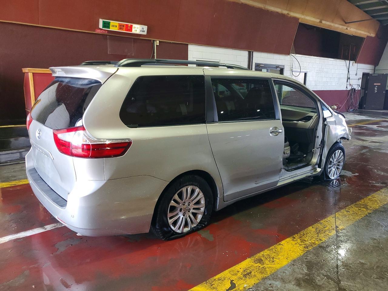 2015 Toyota Sienna Xle 8-Passenger - Фото 3