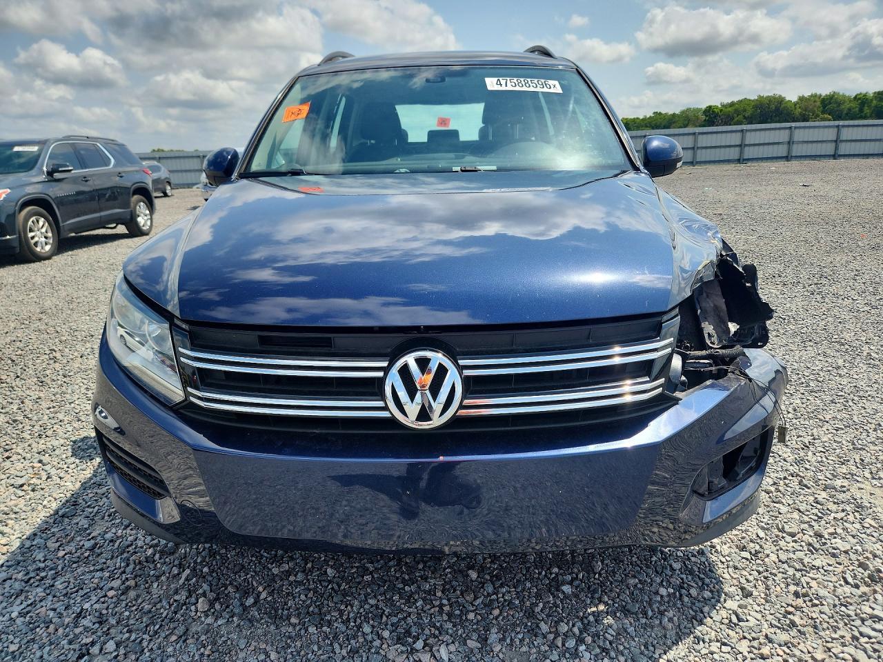 2016 Volkswagen Tiguan S - Image 5