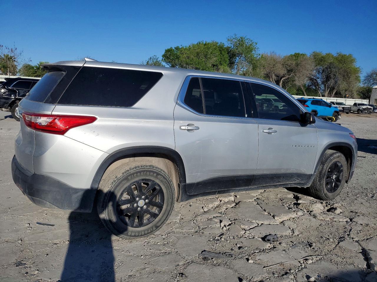 2021 Chevrolet Traverse Ls - Image 3