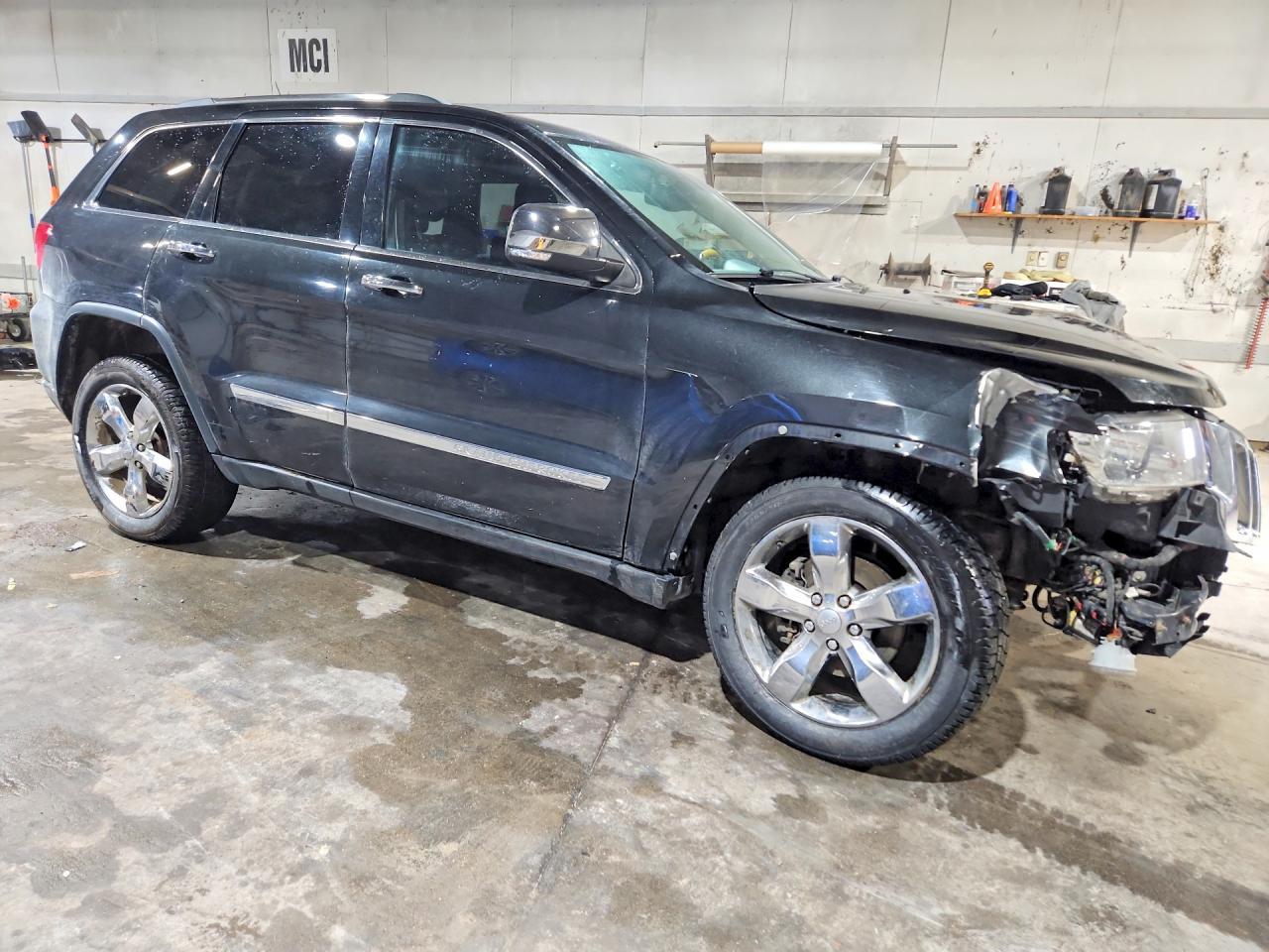 2013 Jeep Grand Cherokee Overland - Image 4