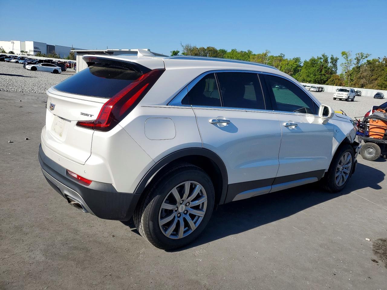 2020 Cadillac Xt4 Premium Luxury - Image 3