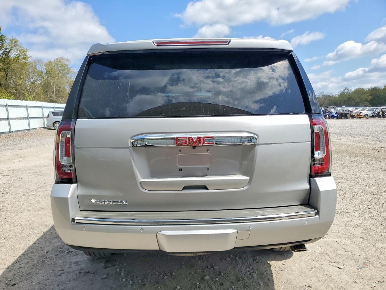 2020 GMC Yukon Denali - Фото 6