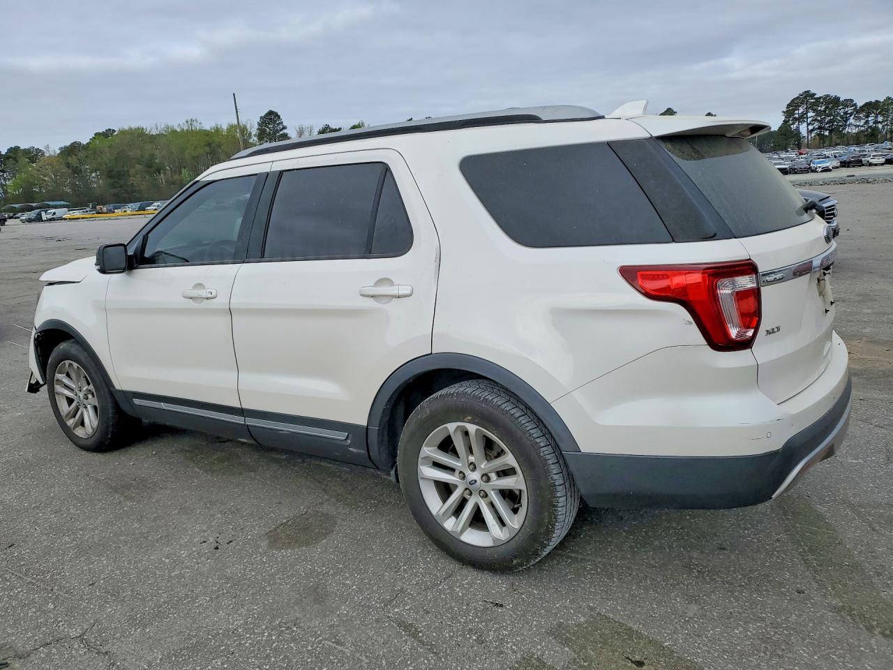 2017 Ford Explorer Xlt - Фото 2