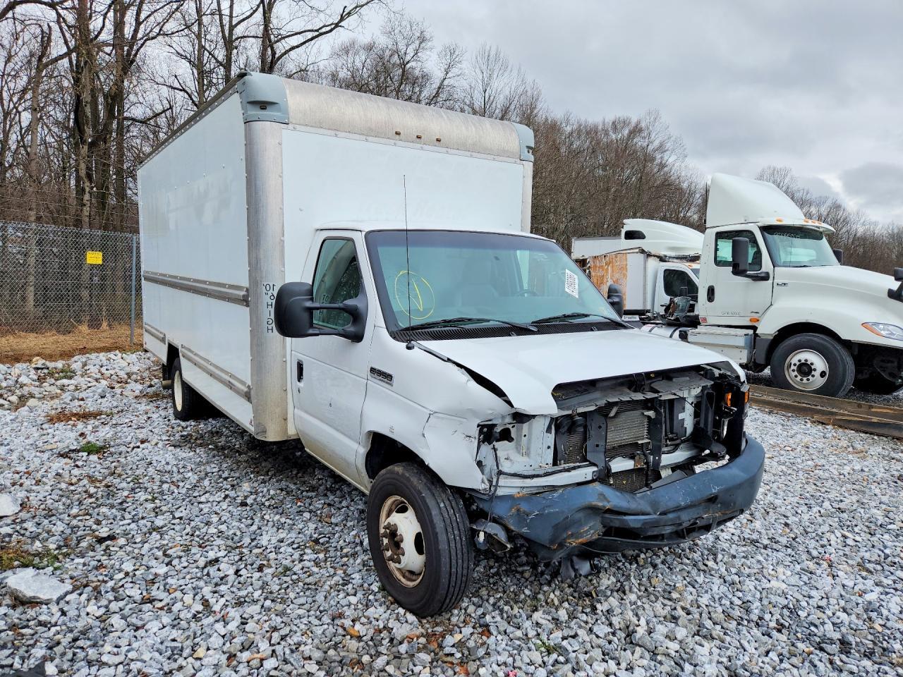 2015 Ford E350 Box Truck - Image 4