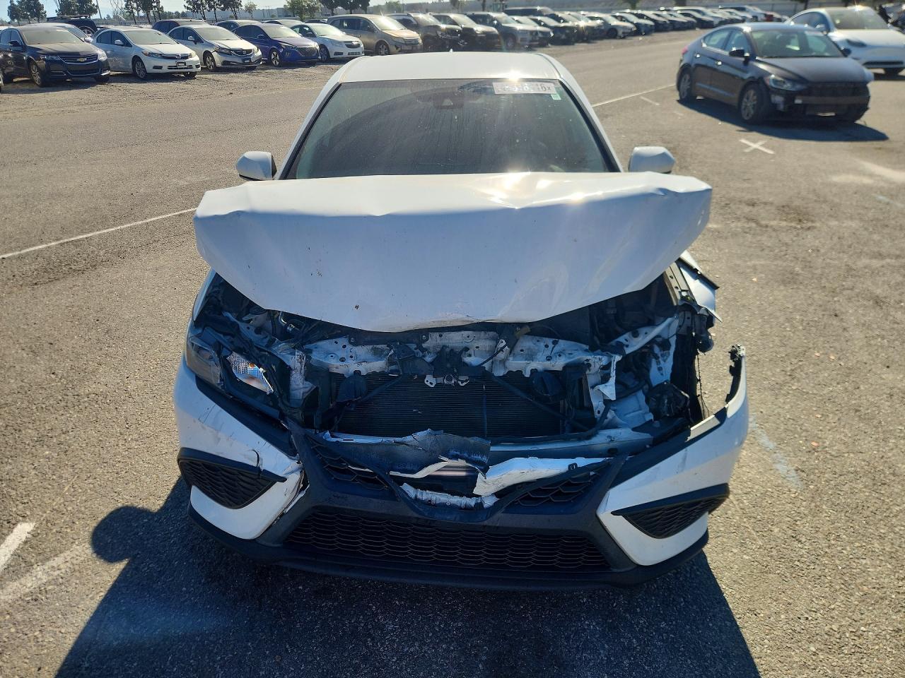 2022 Toyota Camry Se - Фото 5