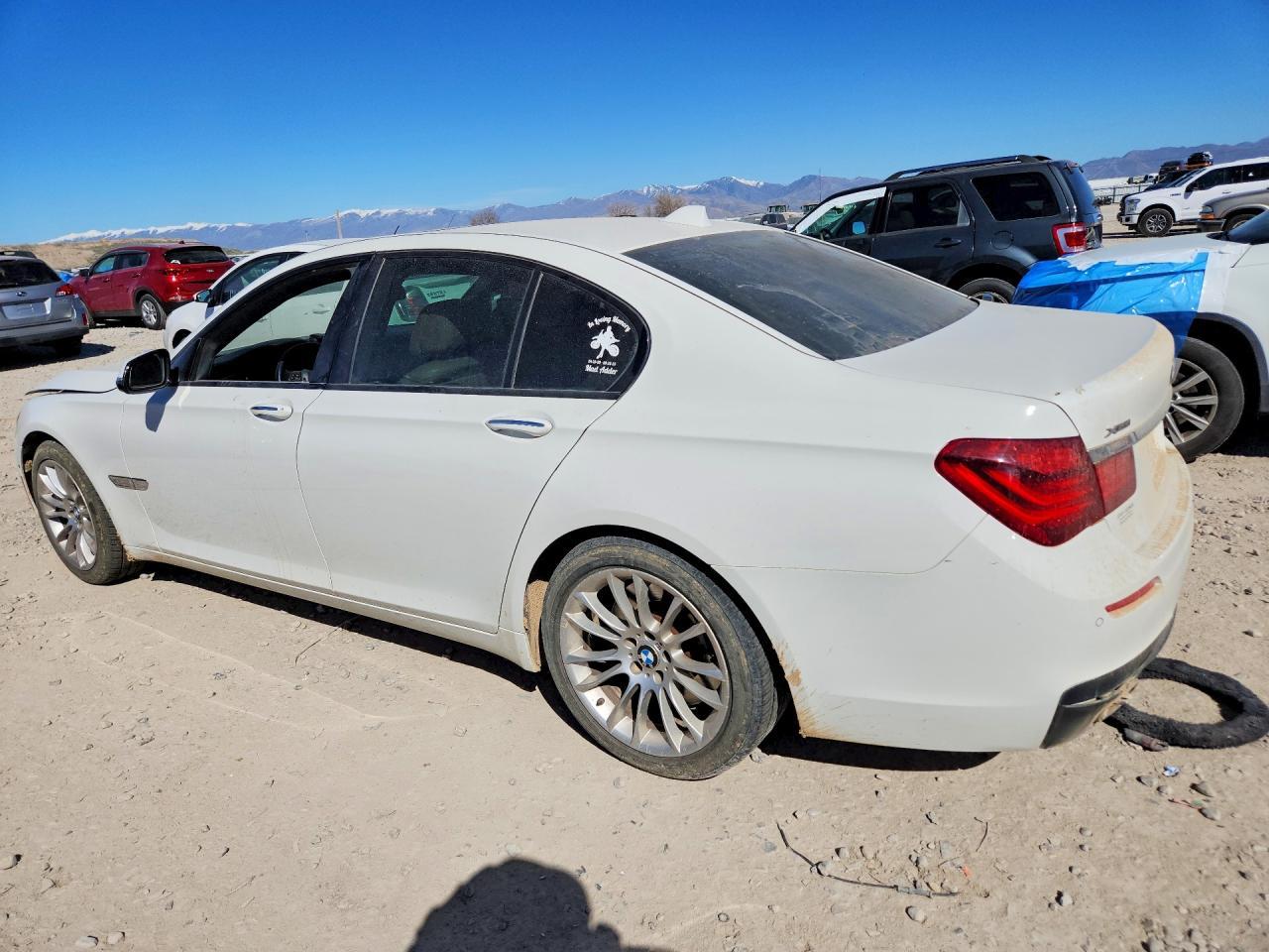 2014 BMW 750 Xi - Image 2