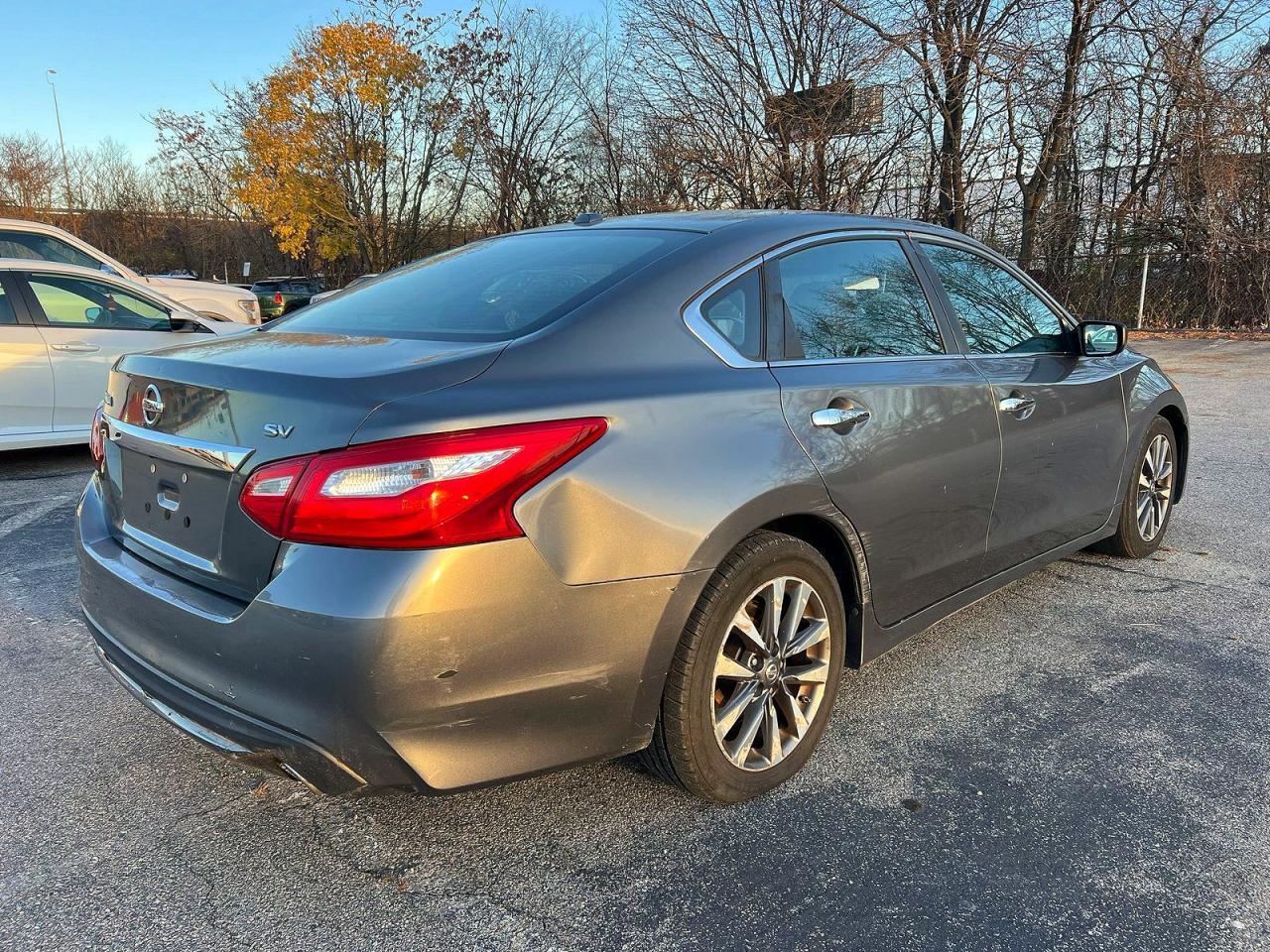 2017 Nissan Altima 2.5 - Image 4