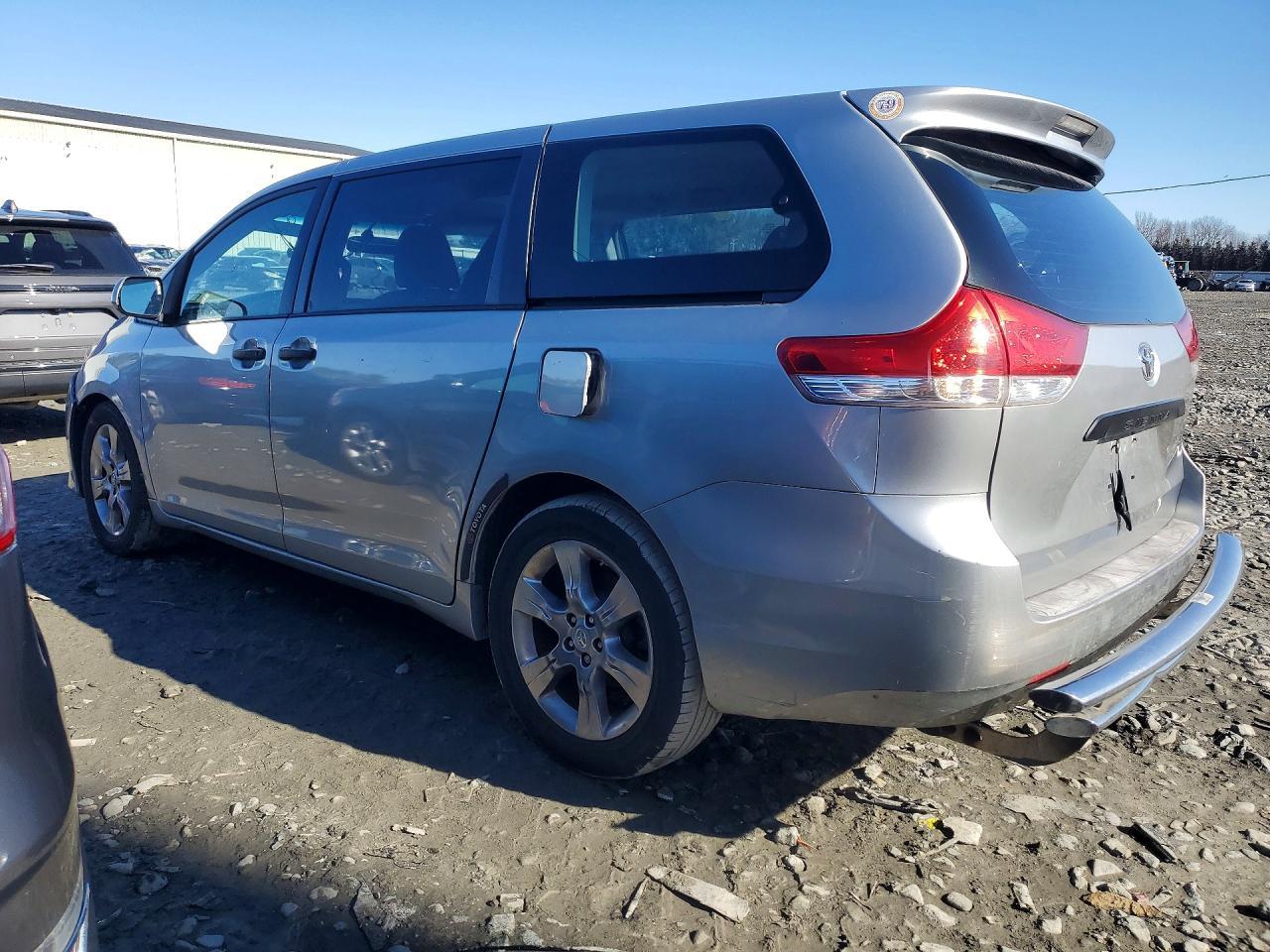 2014 Toyota Sienna L 7-Passenger - Фото 2