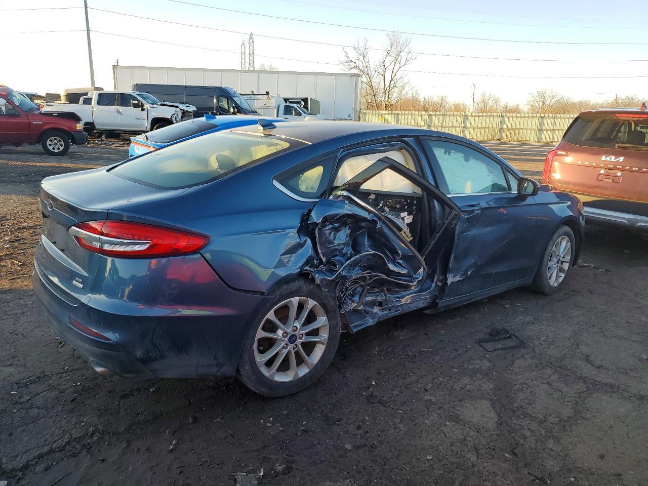 2019 Ford Fusion Se - Фото 3