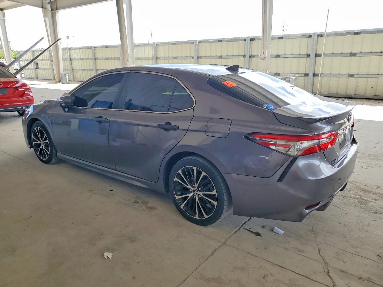 2019 Toyota Camry Se - Фото 2
