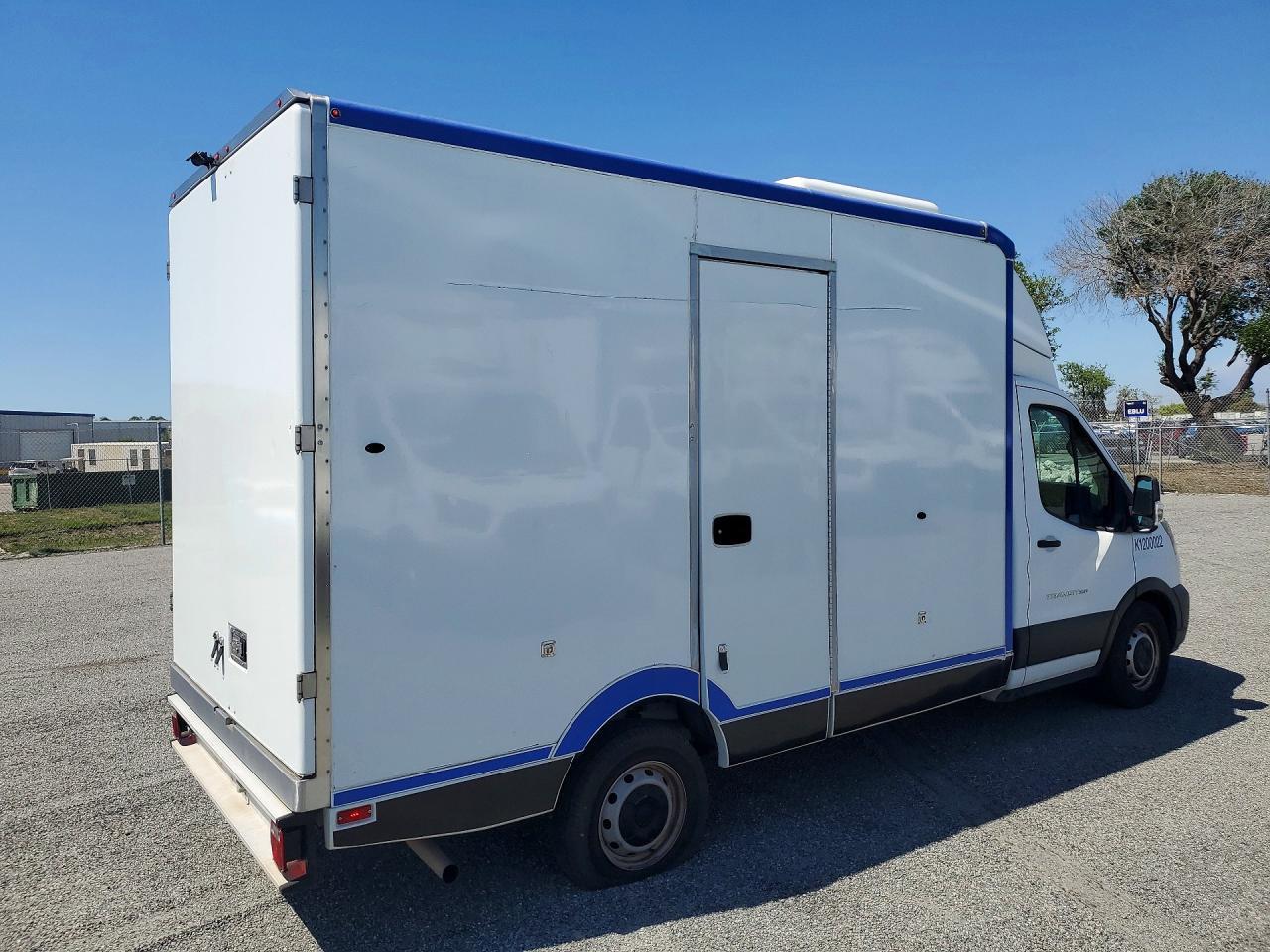 2020 Ford Transit Delivery Truck - Фото 3