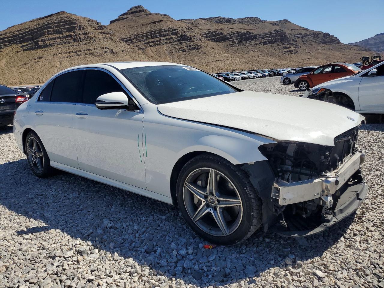 2018 Mercedes-Benz E 300 - Фото 4