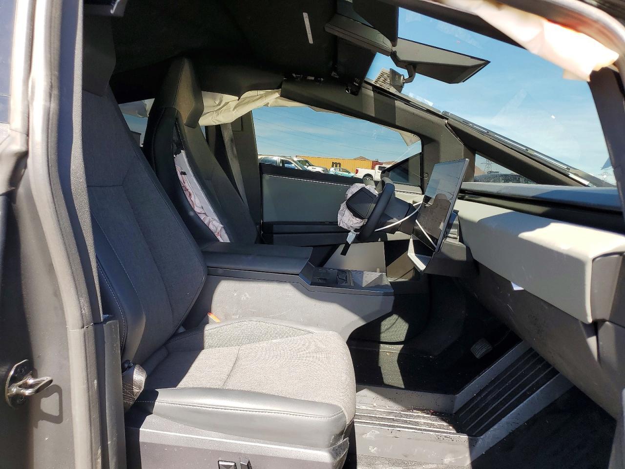 2025 Tesla Cybertruck - Фото 7