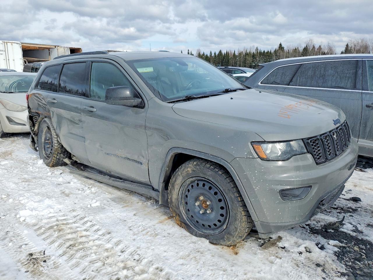 2019 Jeep Grand Cherokee Laredo - Image 4