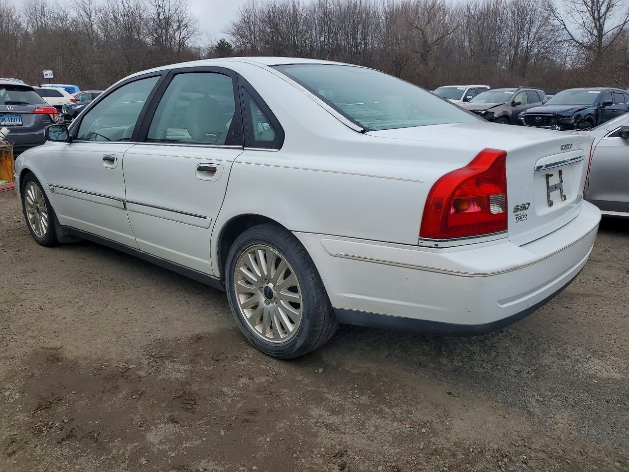 2004 Volvo S80 - Image 2