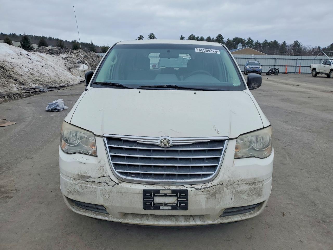 2010 Chrysler Town & Country - Фото 5