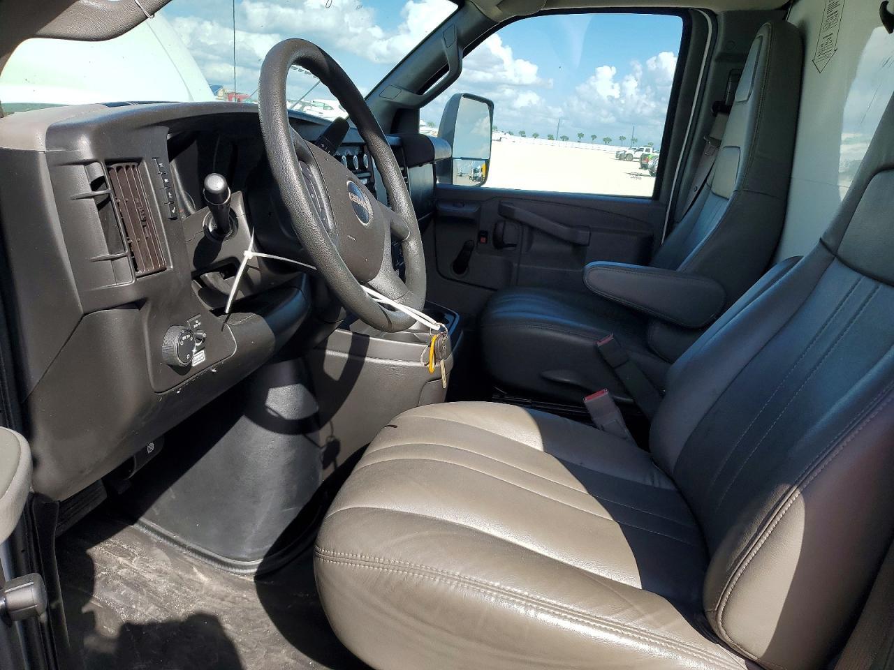 2020 GMC Savana Box Truck - Image 7