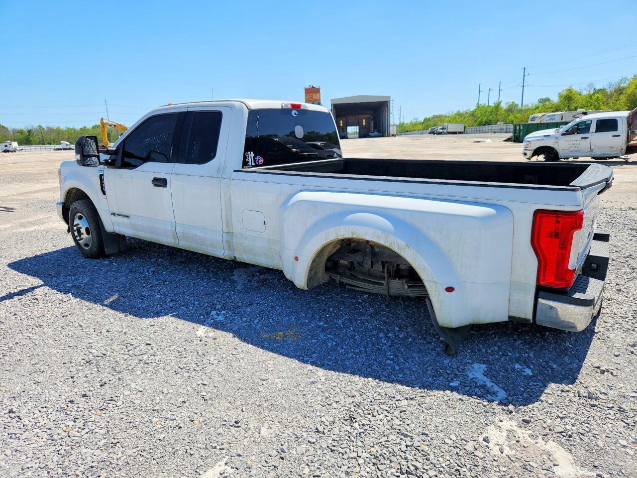 2019 Ford F350 Xlt Drw 6.7L V8 Tdsl Ext Cab - Image 2