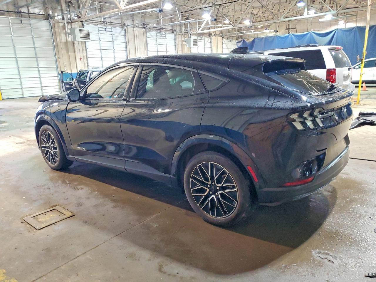 2025 Ford Mustang Mach-E Premium - Фото 2