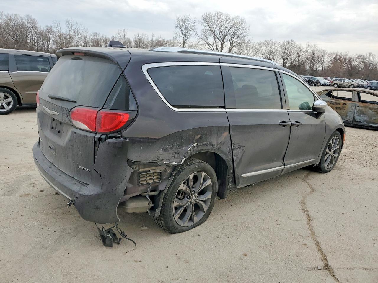 2017 Chrysler Pacifica Limited - Фото 3
