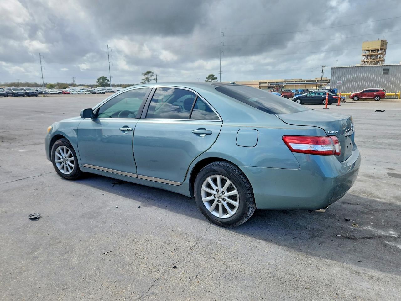 2011 Toyota Camry Xle V6 - Фото 2