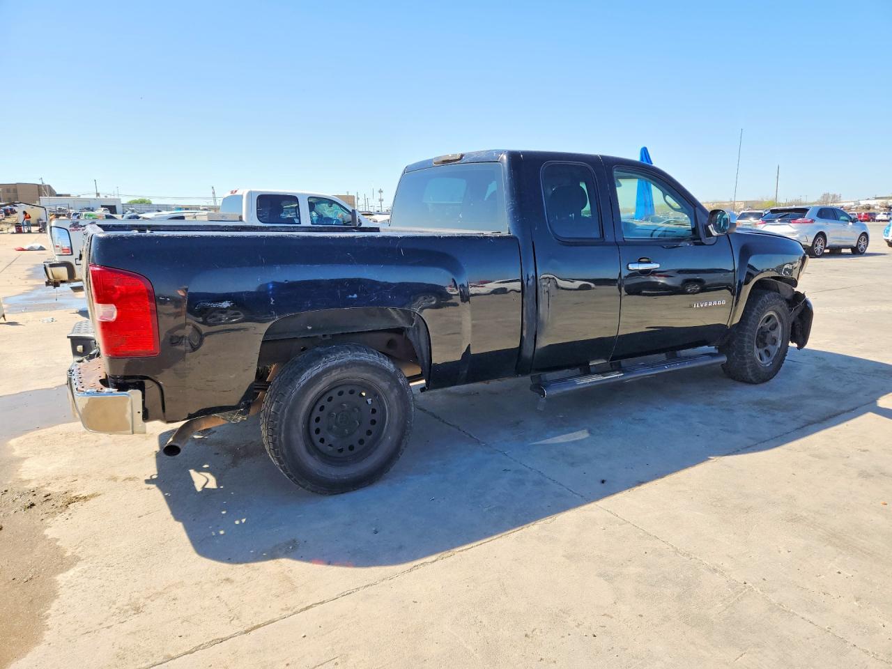 2011 Chevrolet Silverado C1500 - Фото 3