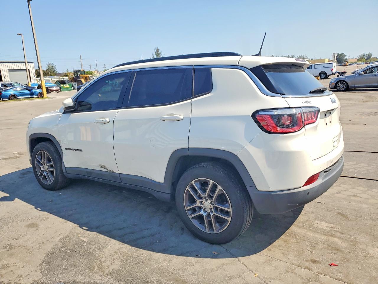 2020 Jeep Compass Latitude - Фото 2