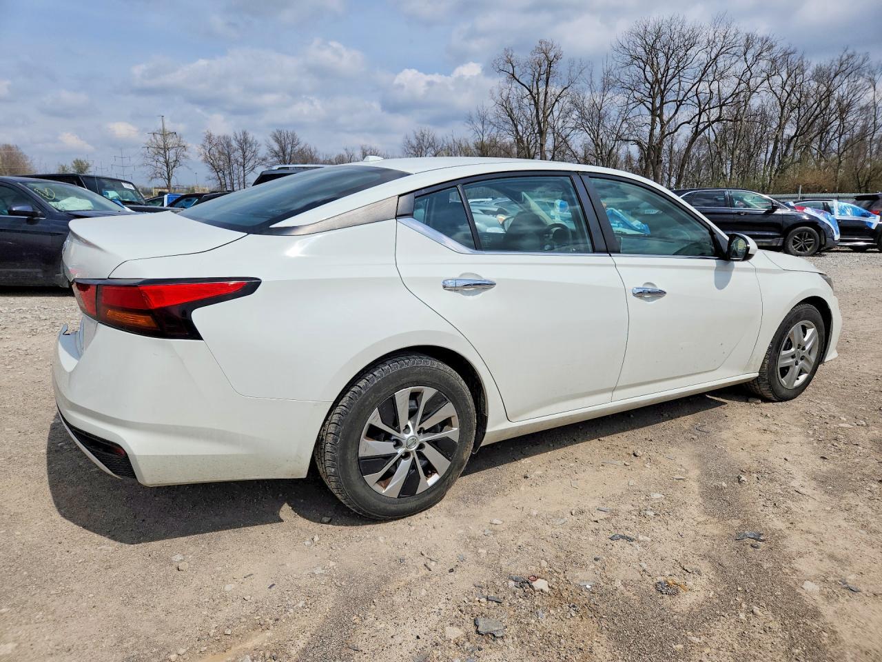 2020 Nissan Altima S - Фото 3