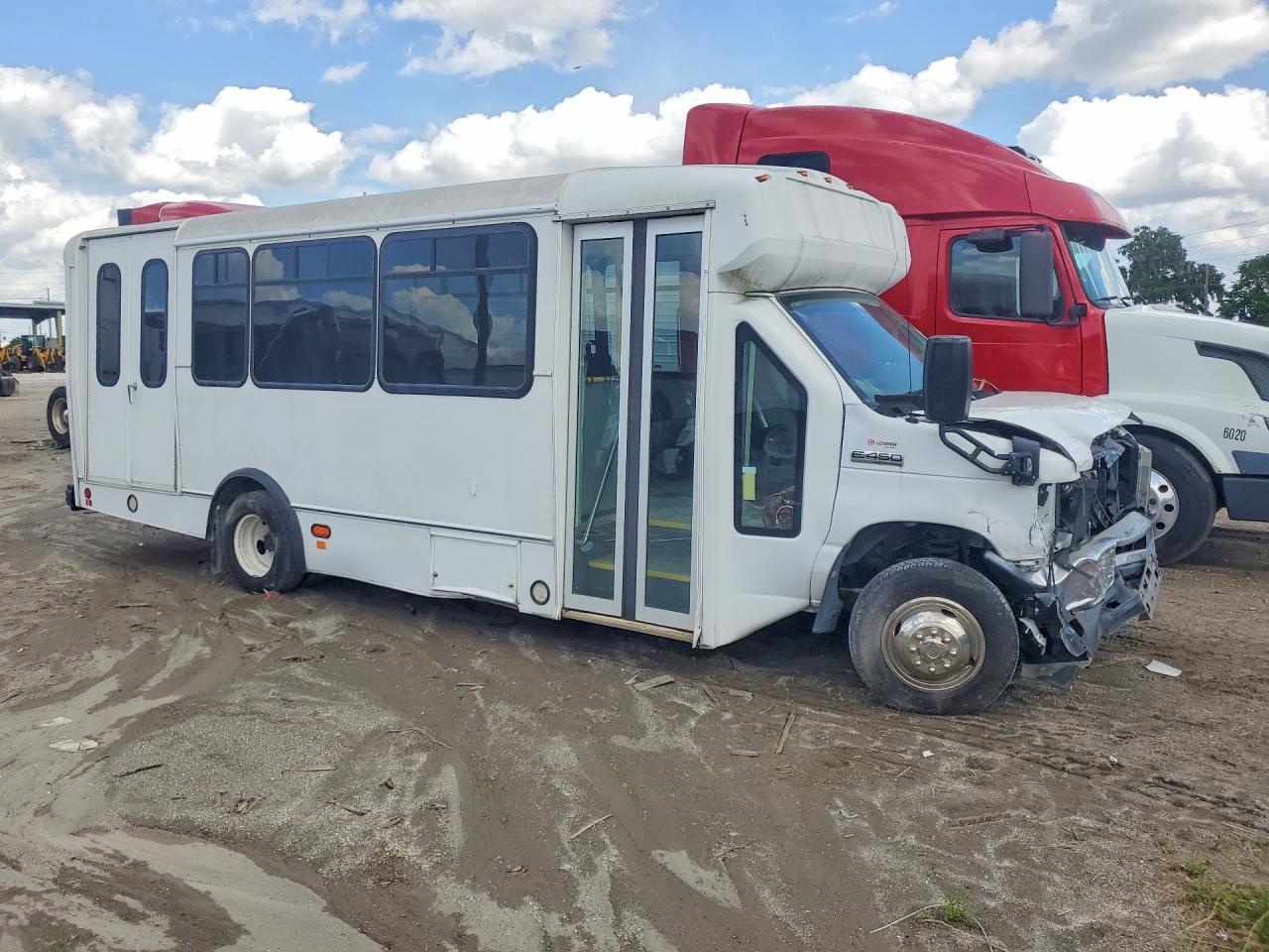 2019 Ford Econoline E450 Super Duty Cutaway Van - Фото 4