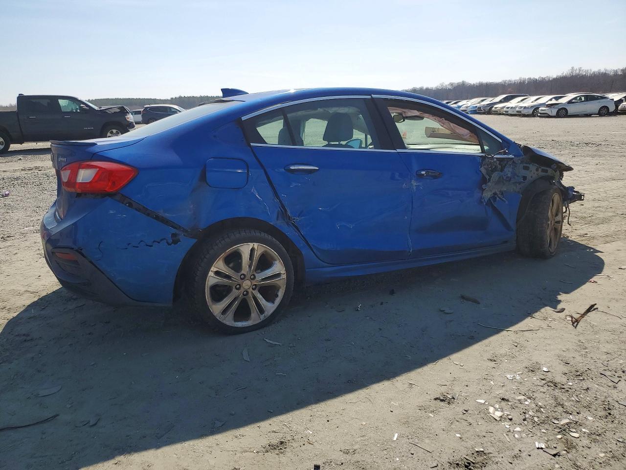 2016 Chevrolet Cruze Premier - Image 3