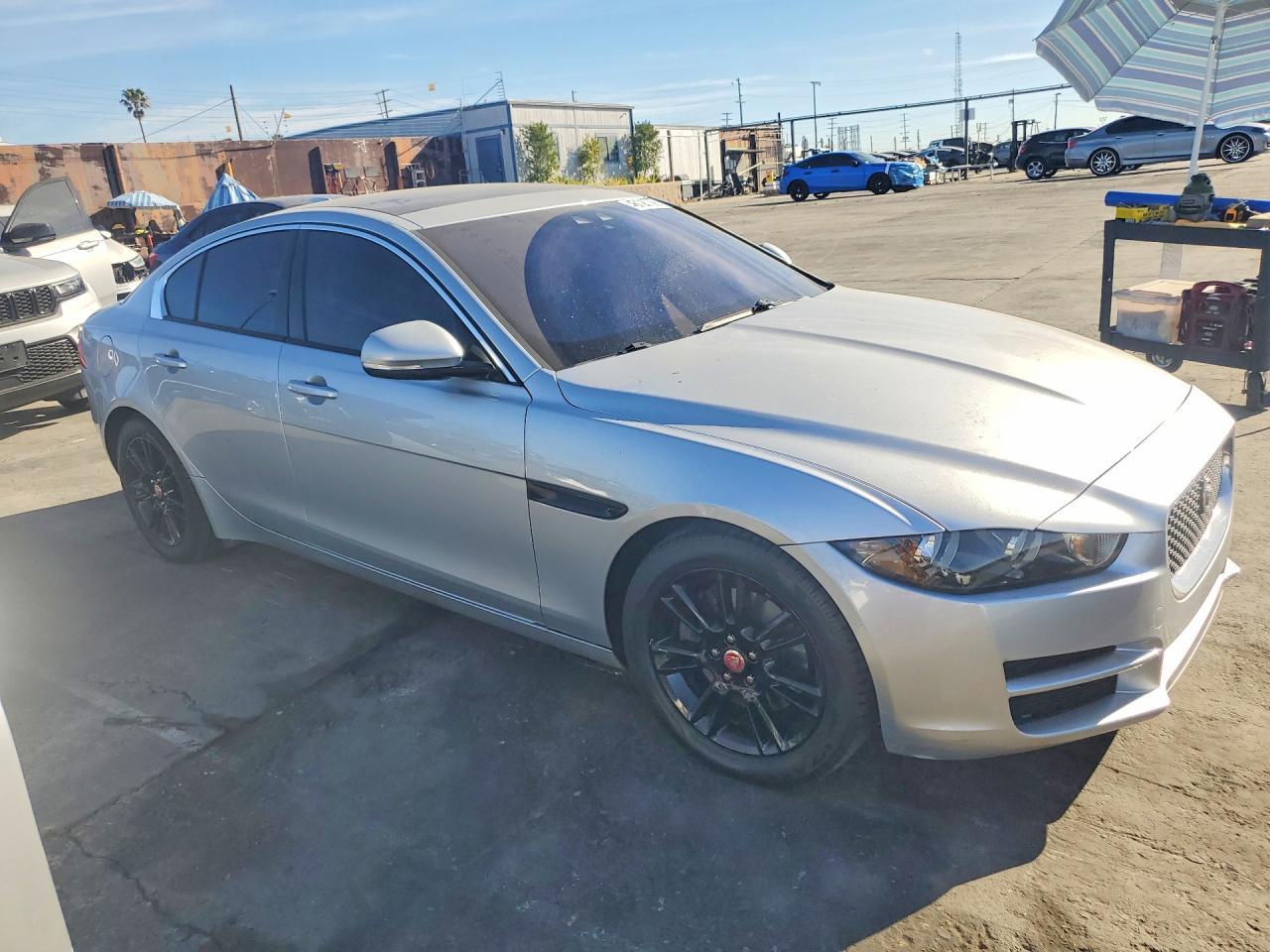 2018 Jaguar Xe Premium - Фото 4