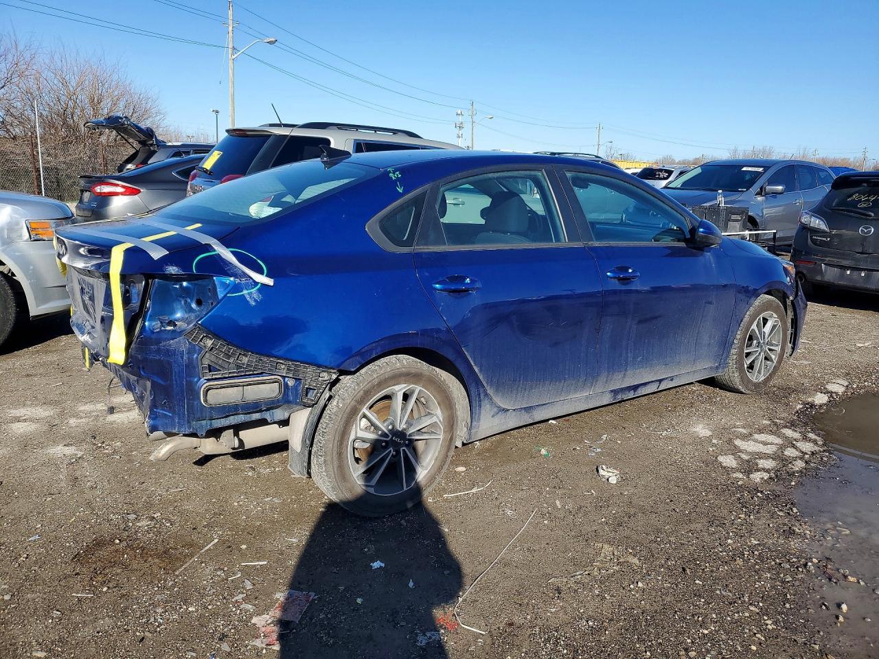 2023 Kia Forte Lxs - Image 3